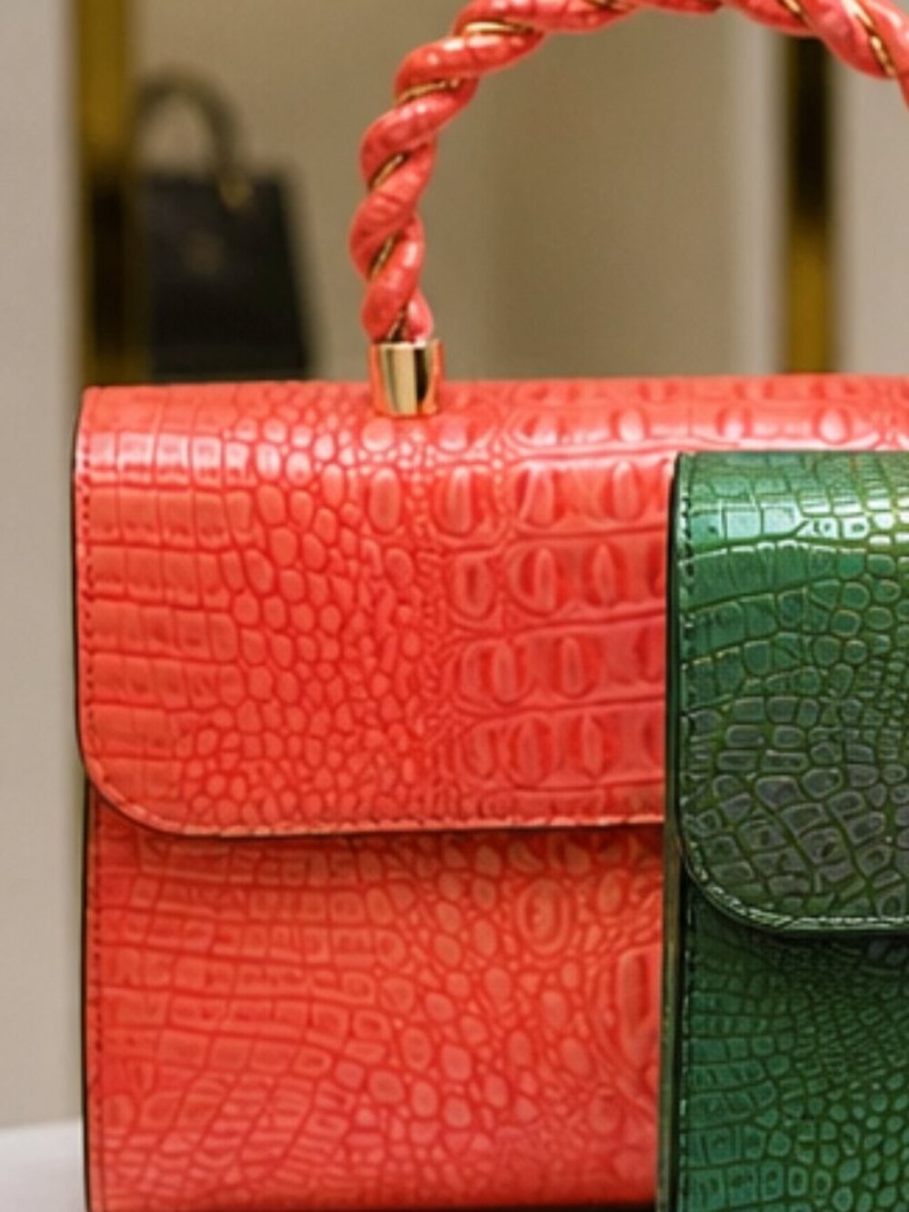 Fashion Handbag - Picture 2 of 4